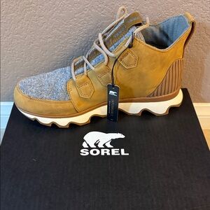 Sorel womens Tan and Gray boots
